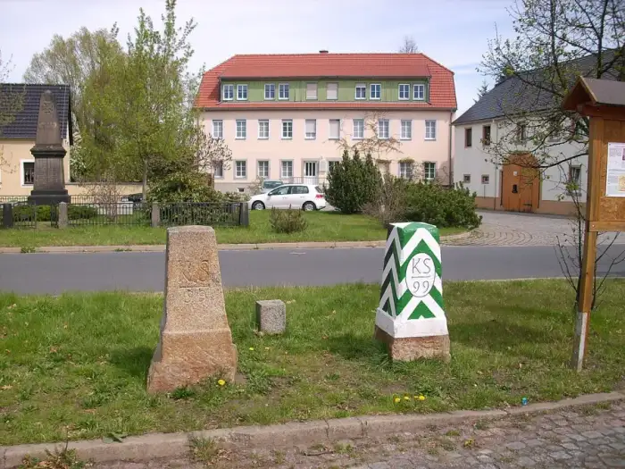 Königswartha - Grenzsteine Am Marktplatz Königswartha