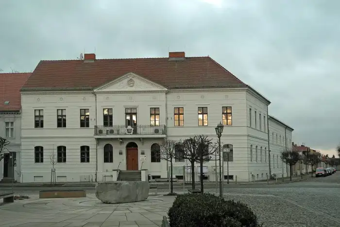 Kremmen - Kremmen-Markt-Rathaus-1