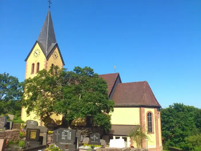 Krombach - Katholische Pfarrkirche St. Lambertus und St. Sebastian Krombach
