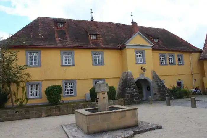 Küps - Küps Schloss Neu Brunnen