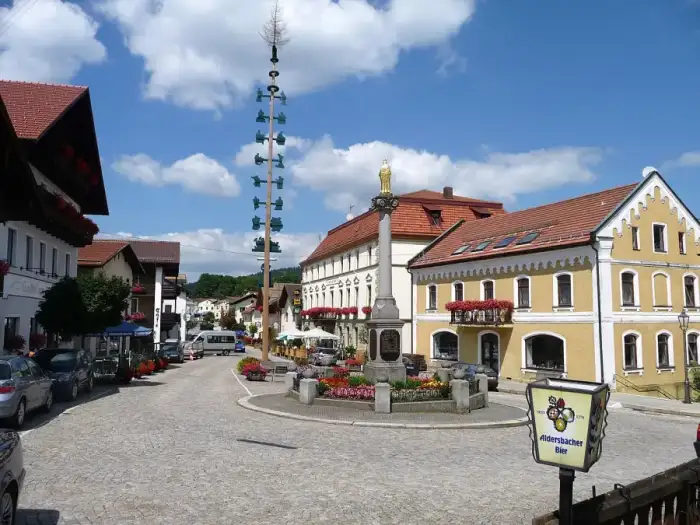 Lam - Marktplatz Lam