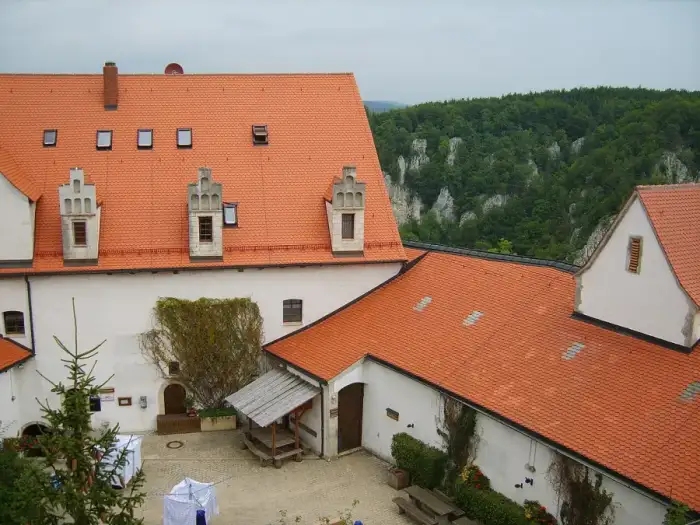 Leibertingen - Wildenstein-Blick in den Innenhof