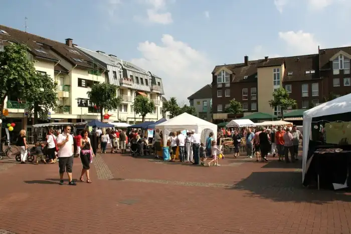 Leichlingen (Rheinland) - Leichlingen - Entenrennen 2010 - Marktplatz 02 ies