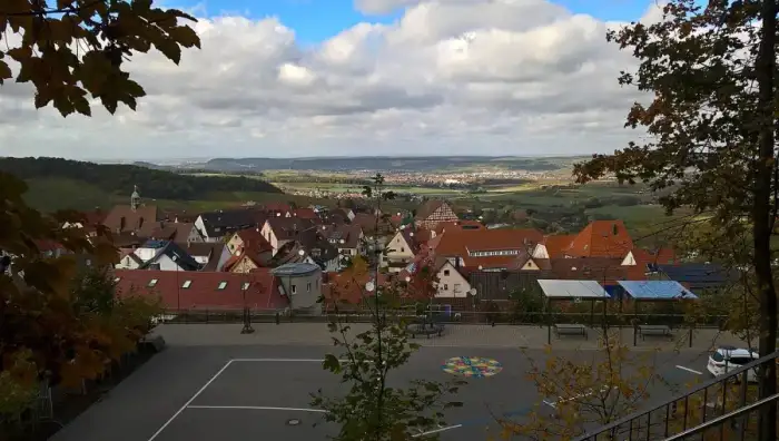 Löwenstein - Landappbw 526424 4871 Blick über den Ort vom Fußweg zur Burg. Löwenstein