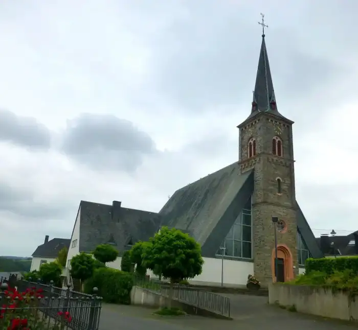Longkamp - Longkamp - Katholische Pfarrkirche St. Andreas - panoramio