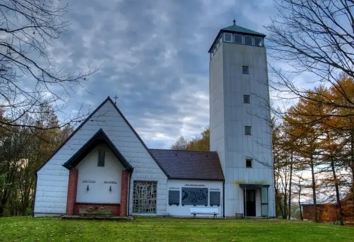 Mähring - Mähring St. Anna-Kirche mit Aussichtsturm