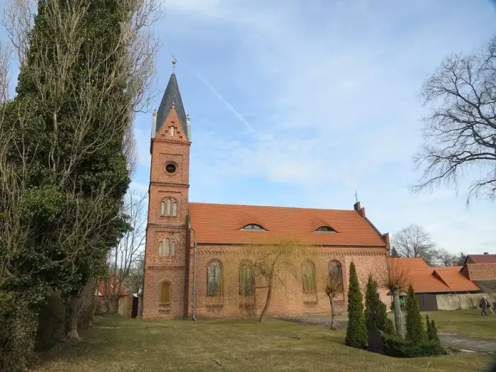 Märkische Heide - Dorfkirche Pretschen Südseite 2