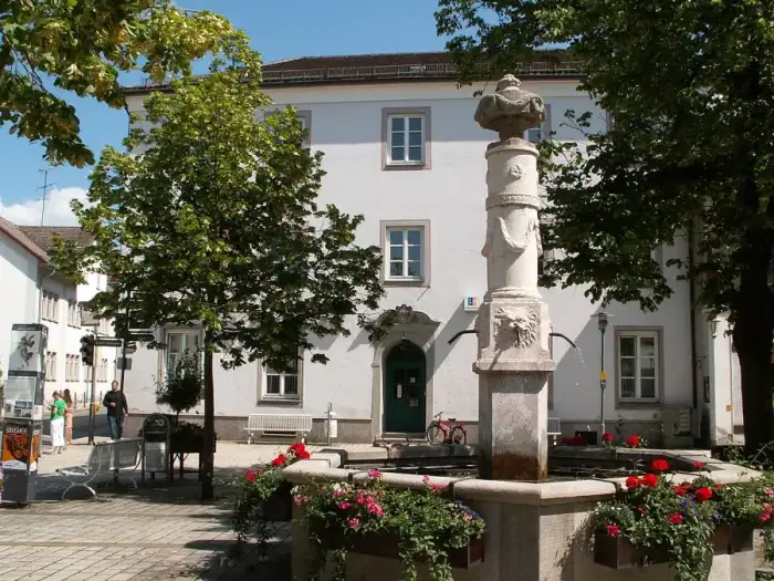Marktoberdorf - MOD - Amtshaus ehem, Marktbrunnen