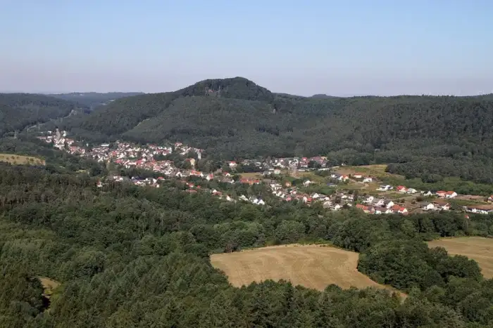 Merzalben - Graefenstein-54-Bergfried-Merzalben-gje