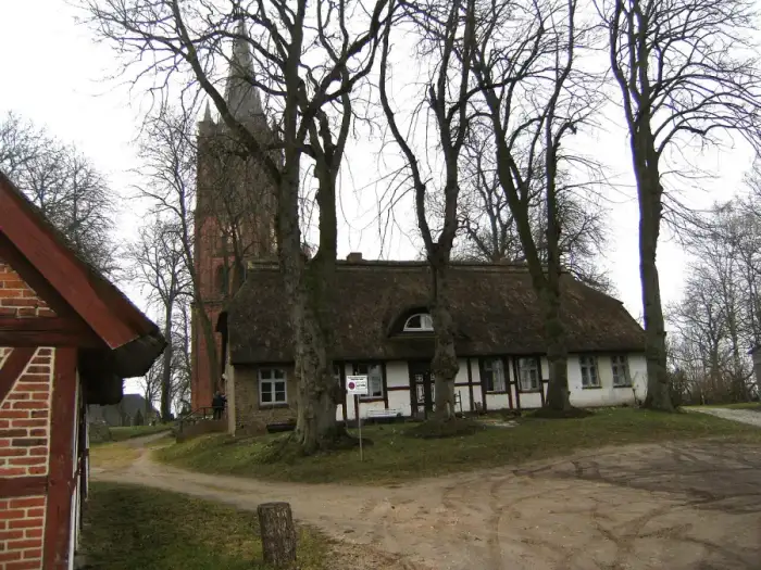 Mesekenhagen - Gristow-Kirchhof-140305-012