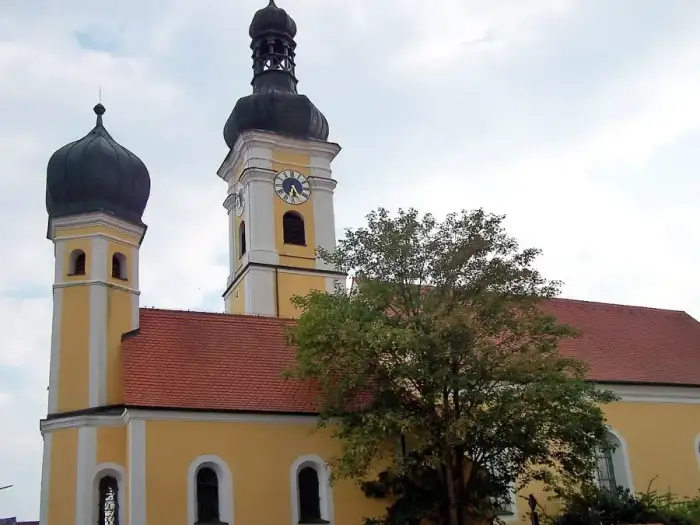 Mintraching - Mintraching-Kirche-Sankt-Mauritius-Kirche-Sankt-Leonhard