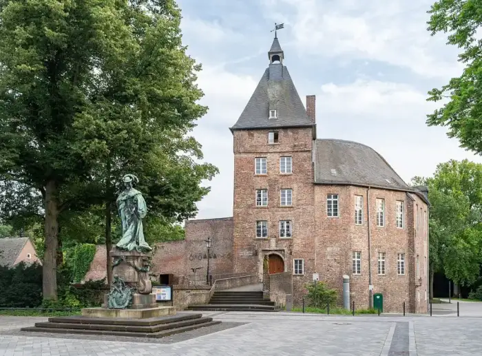 Moers - Moers, Schloss, 2024-07 CN-01