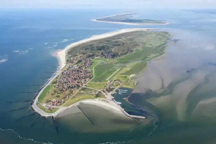 Norderney - Aerial image of Baltrum (view from the west)