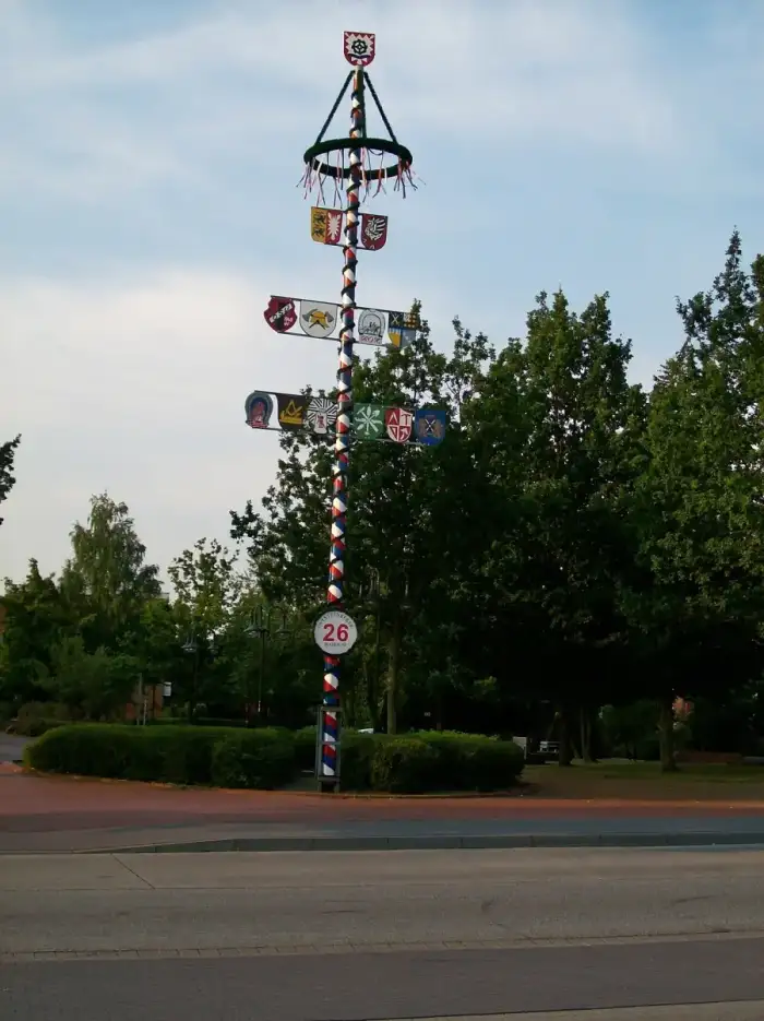 Oststeinbek - Oststeinbeker Maibaum - panoramio