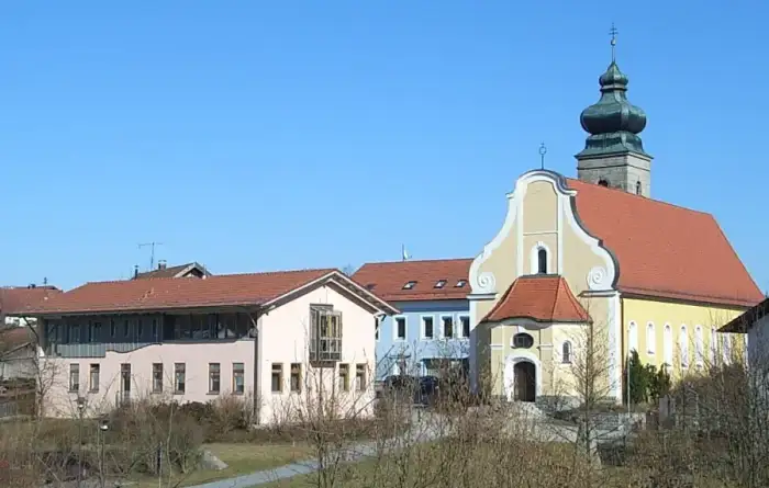 Patersdorf - Kirche und Rathaus von Patersdorf