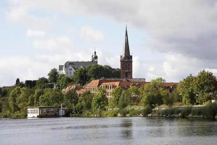 Plön - 00 0425 Plön - Nikolaikirche und Schloss