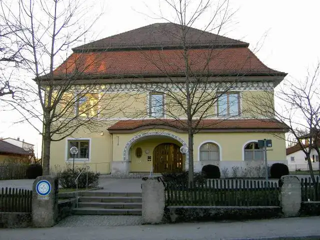 Pöcking - 0911-w025-h025-q070-Rathaus-Gemeinde-Poecking