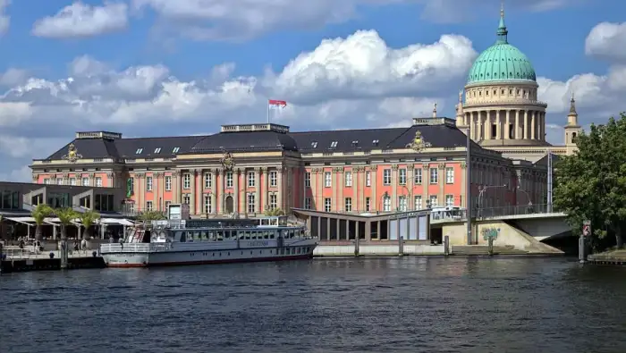 Potsdam - 2018-08-10 DE Potsdam, Havel, Potsdamer Stadtschloss, Charlottenhof 05609390 (49952695592)
