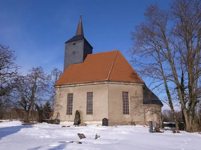 Raguhn-Jeßnitz - Raguhn-Kleckewitz, Wallstraße; Kirche St. Jakobus