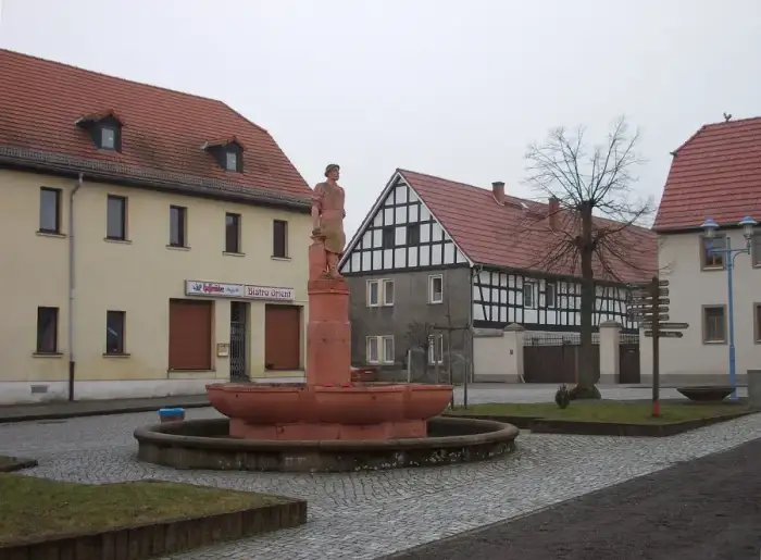 Regis-Breitingen - RegisHalbfaßbrunnen