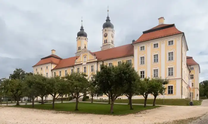 Roggenburg - Roggenburg, ehemalige Abteikirche des Prämonstratenser-Reichsstifts (jetzt katholische Pfarr- und Prämonstratenserklosterkirche Mariä Himmelfahrt) DmD-7-75-149-4 IMG 0200 2025-08-30 11.13