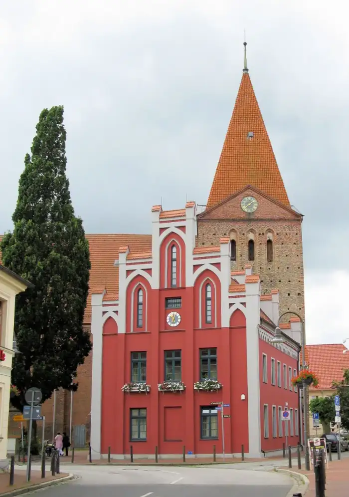 Schwaan - Schwaan Rathaus Kirche 2009-08-04 073