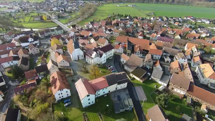 Schwallungen - Luftbild des Ortszentrums von Schwallungen
