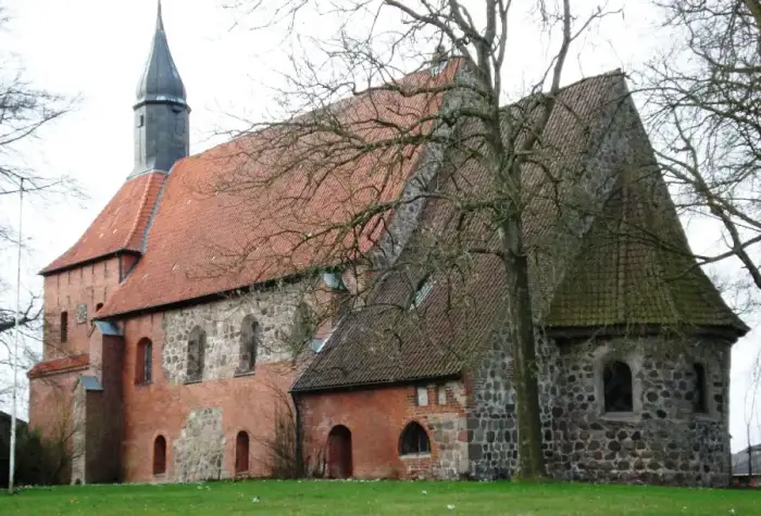 Süsel - Suesel Feldsteinkirche SW