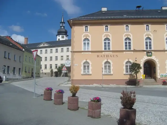 Tanna - Kirche Alte Schule und Rathaus in Tanna