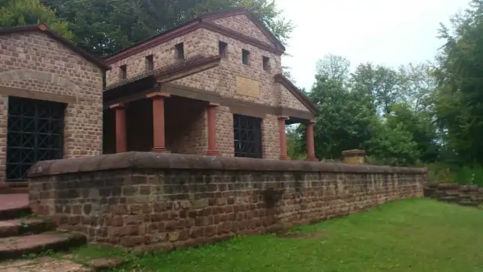 Tawern - Templo romano de Mercurio, en Tawern