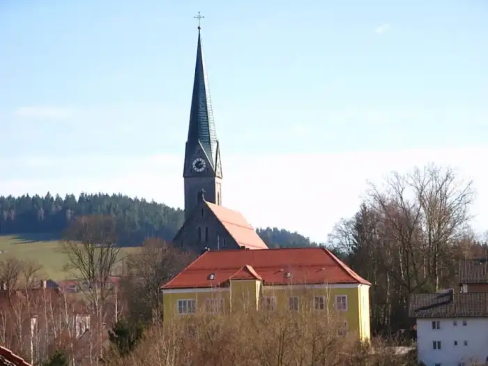 Teisnach - Kirche und Rathaus von Teisnach
