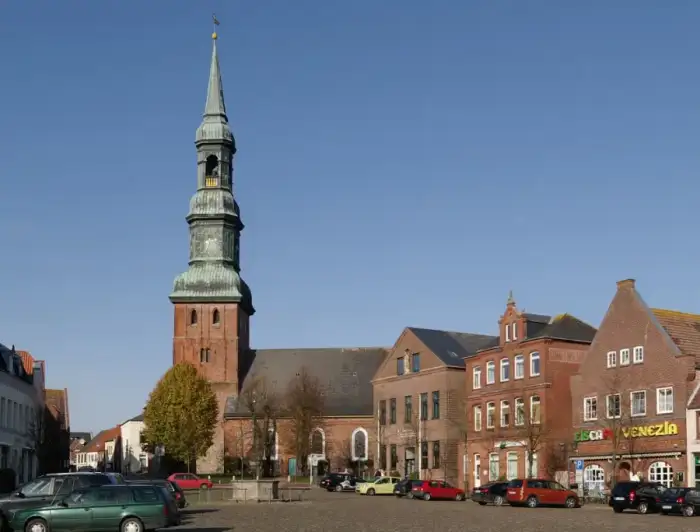 Tönning - Toenning Marktplatz IMGP1978 wp