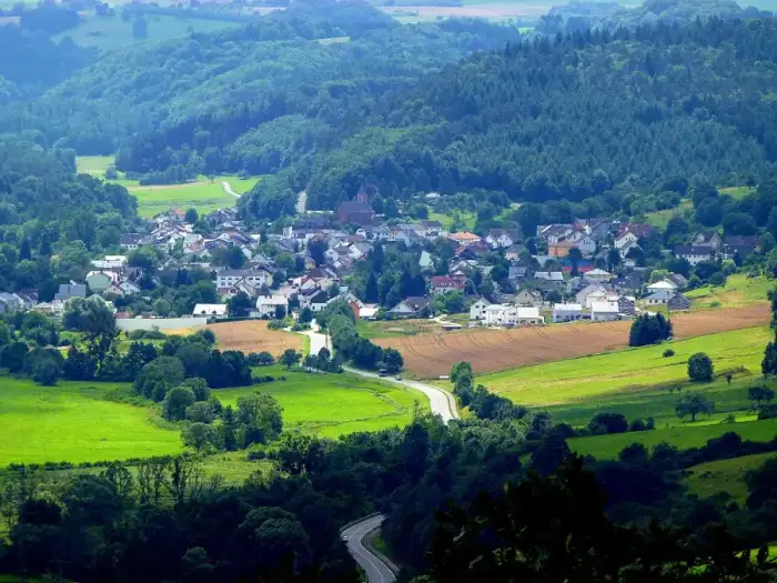 Trassem - Saarburg – Blick vom Warsberg auf Trassem - panoramio