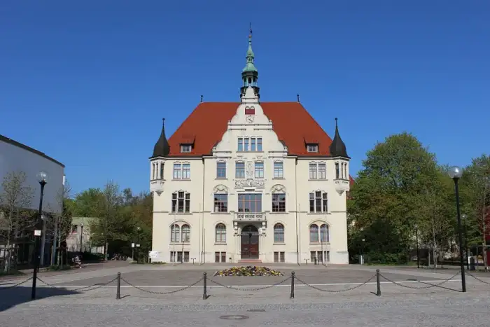 Trossingen - Rathaus Trossingen weit