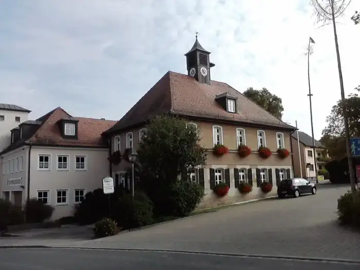 Tuchenbach - Rathaus Tuchenbach - geo.hlipp.de - 41845