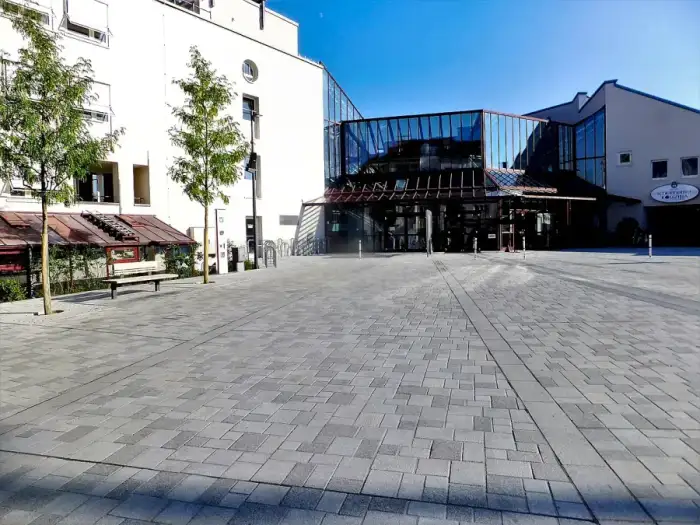 Unterschleißheim - Rathaus Unterschleißheim, Haupteingang, 22.8.2015 - 2