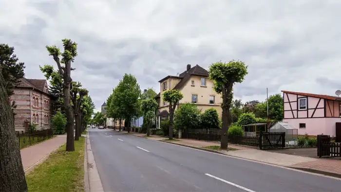 Unterwellenborn - Unterwellenborn August-Bebel-Straße Denkmalensemble "August-Bebel-Straße" mit Nr. (24), 38, 42, 44, 48 (Pfarrhaus)