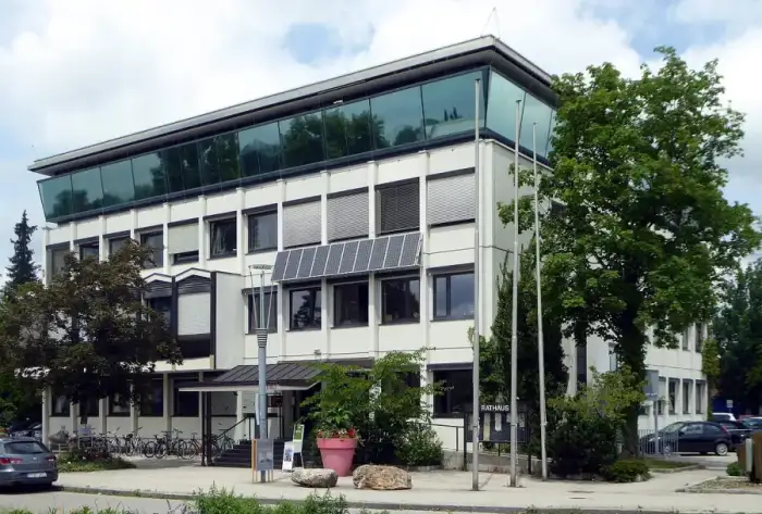 Vaterstetten - Vaterstetten, Rathaus v SO, 1