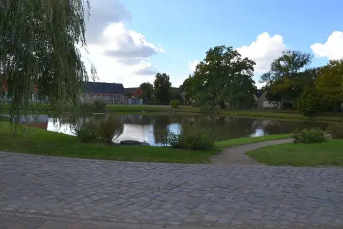 Vierlinden - Dorfteich Friedersdorf 2