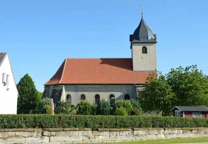 Völpke - Kirche Völpke Seite