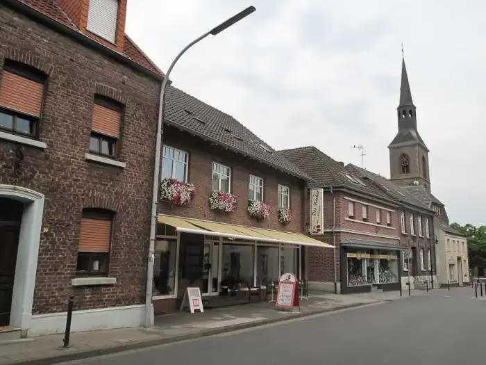 Wachtendonk - Wankum, Sankt Martin Kirche in straatzicht foto1 2012-08-20 17.28