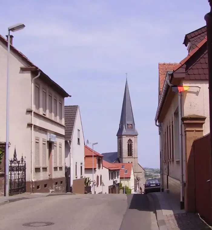 Wattenheim - Strasse katholische Kirche Wattenheim