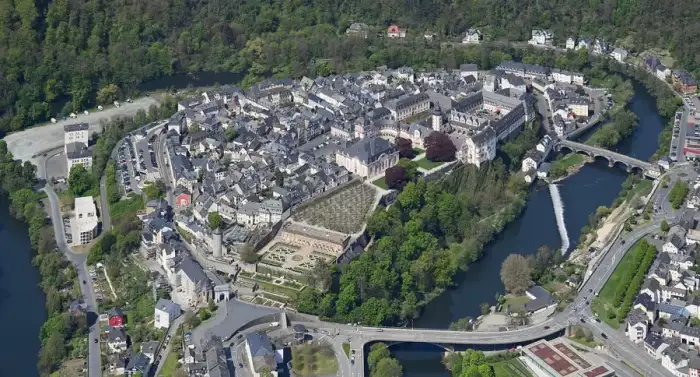 Weilburg - Aerial image of Schloss Weilburg (view from the southeast)