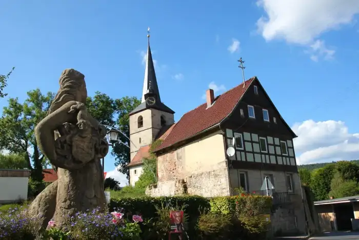 Weißenbrunn - Jungferkättlbrunnen Dreieinigkeitskirche