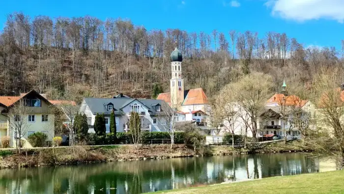 Wolfratshausen - Altstadt Wolfratshausen vom Loisach-Ostuferpark