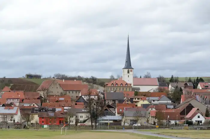 Wülfershausen a.d.Saale - Wülfershausen an der Saale, Ortsansicht von Süden, 001