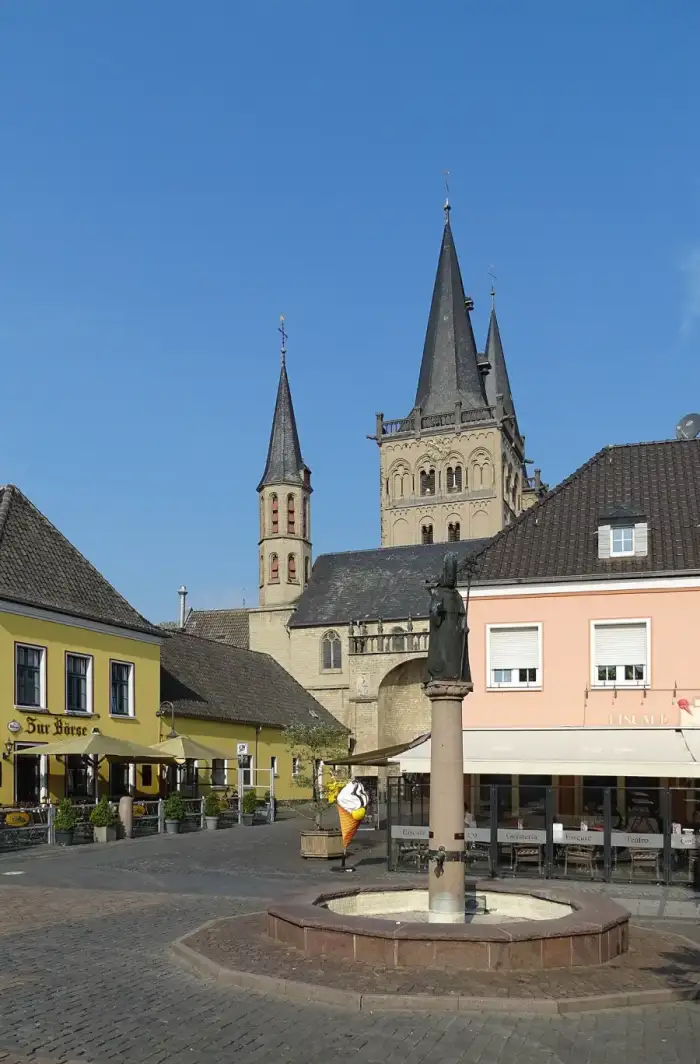 Xanten - Xanten markt Norbertbrunnen 02